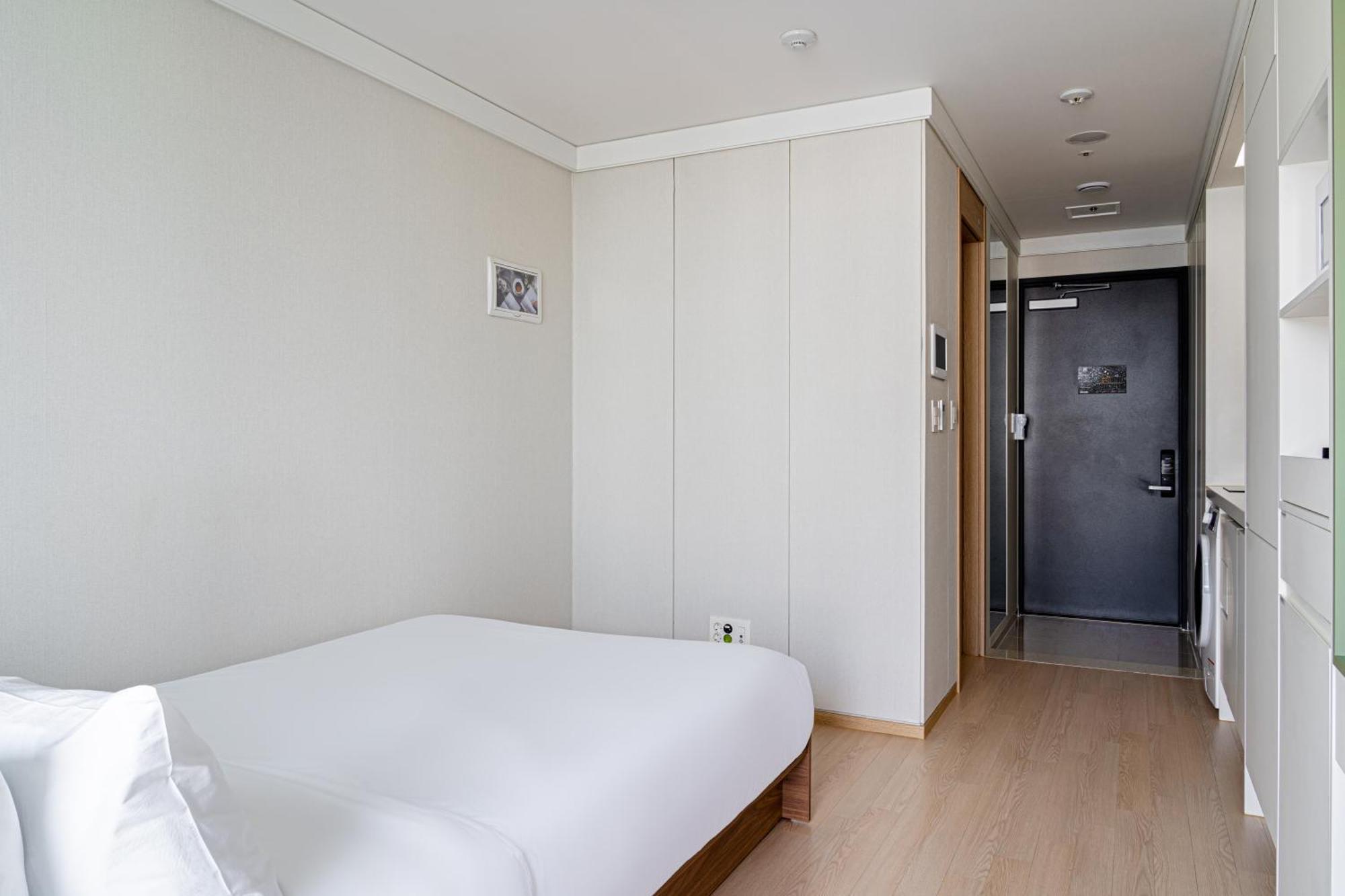 Urbanstay Myeongdong Seoul Exterior photo